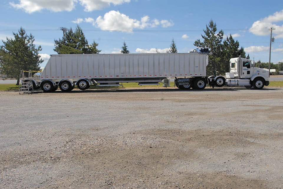 Bigger and Faster Western Trailers releases its new Commodity Hopper